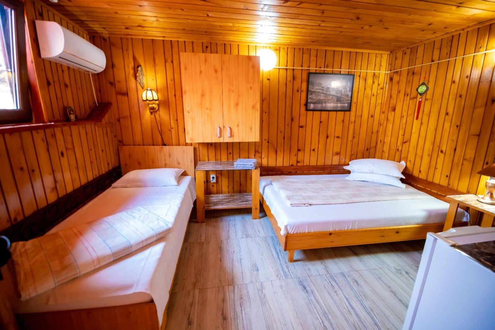 Casa Simona Hotel Două Mai Екстериор снимка